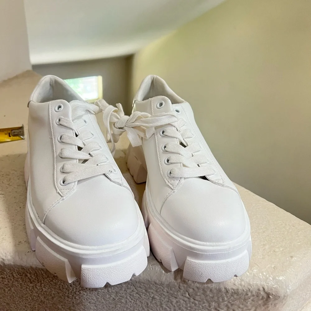 Steve Madden White Michigan Platform Sneakers Chunky Lug Sole Y2K Streetwear 9.5